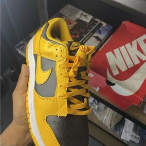 Nike Men's Yellow and Black Sneakers